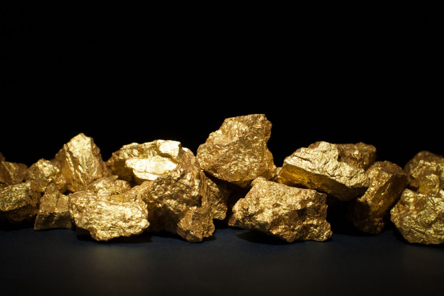 Shining a light on Zimbabwe&rsquo;s $4.5bn-a-year gold smuggling racket