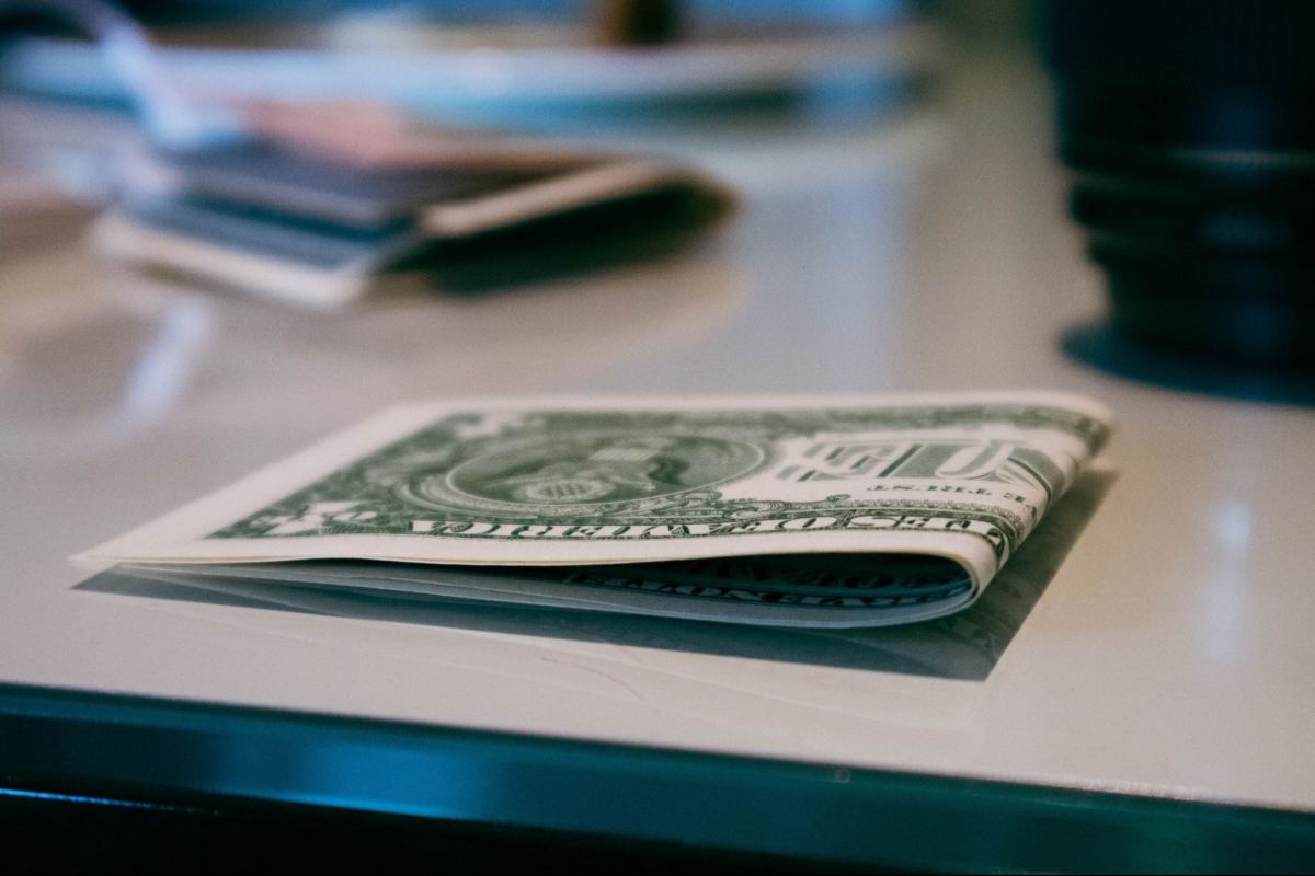 Zimbabwe currency plunges as US dollar shortage escalates